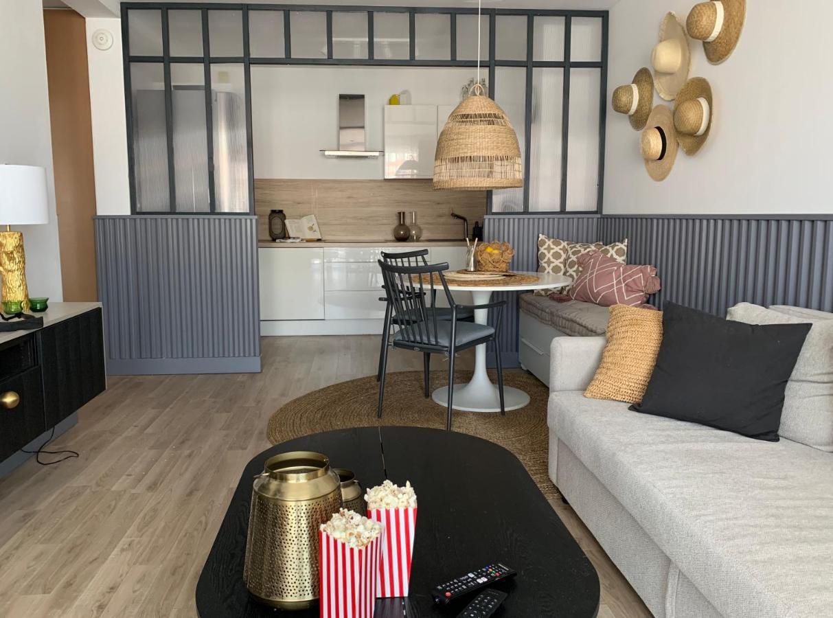 Central Point By Zoom Apartments Bratislava Bagian luar foto