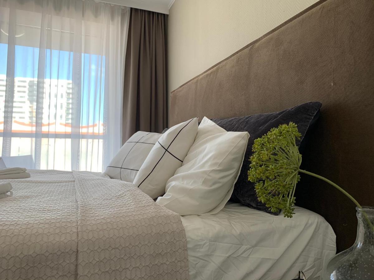 Central Point By Zoom Apartments Bratislava Bagian luar foto