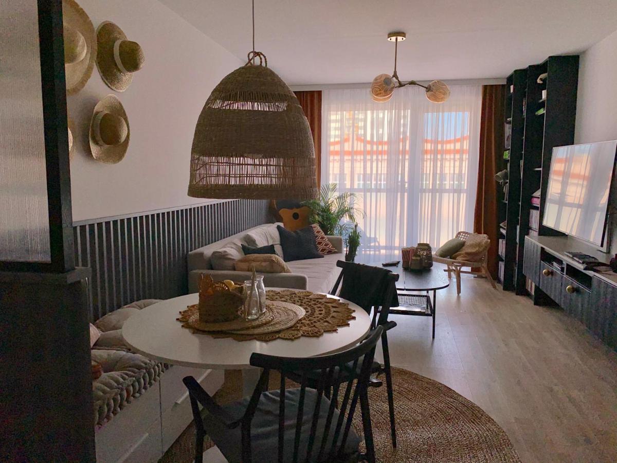 Central Point By Zoom Apartments Bratislava Bagian luar foto
