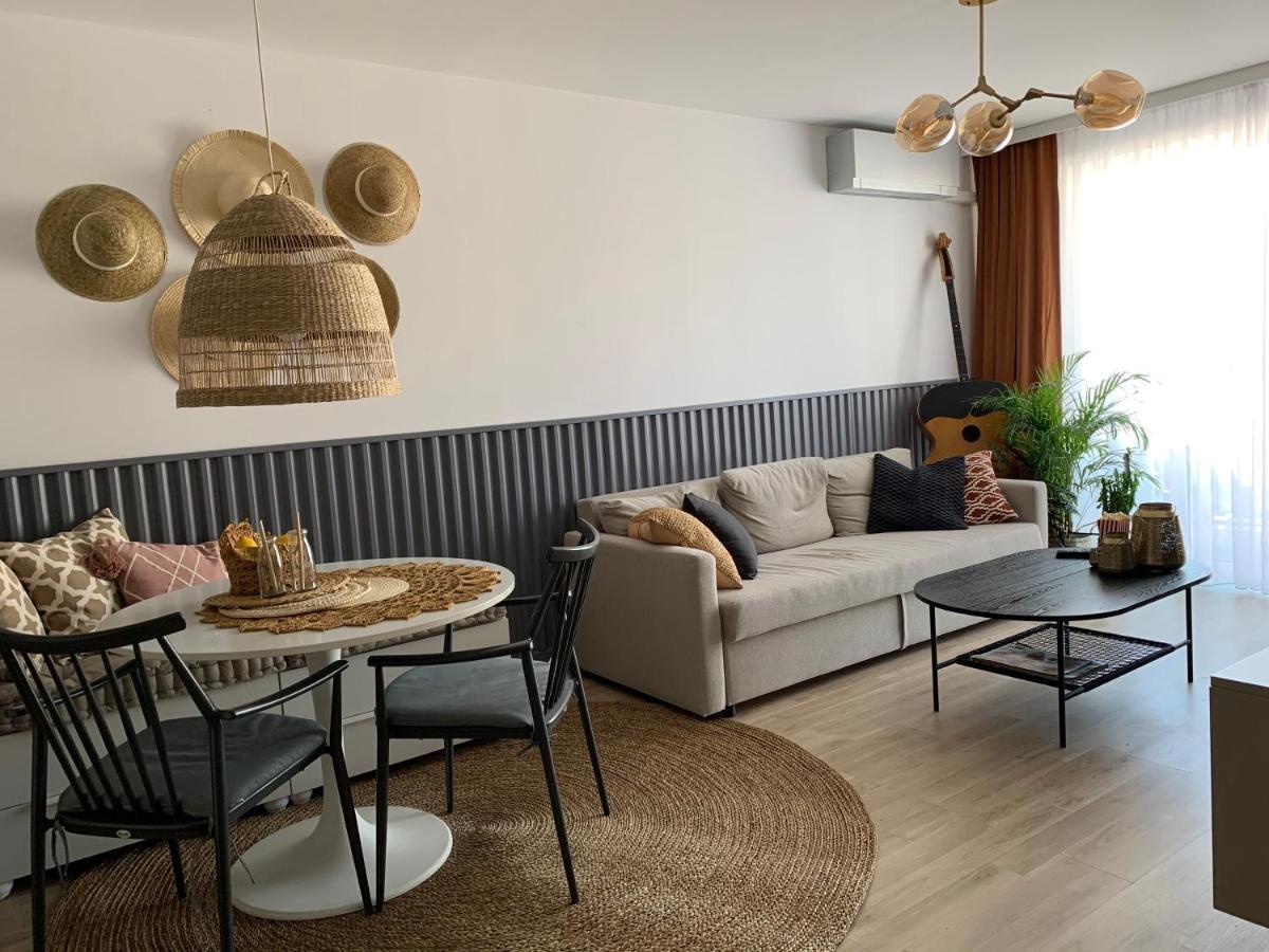 Central Point By Zoom Apartments Bratislava Bagian luar foto