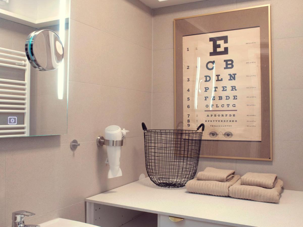 Central Point By Zoom Apartments Bratislava Bagian luar foto